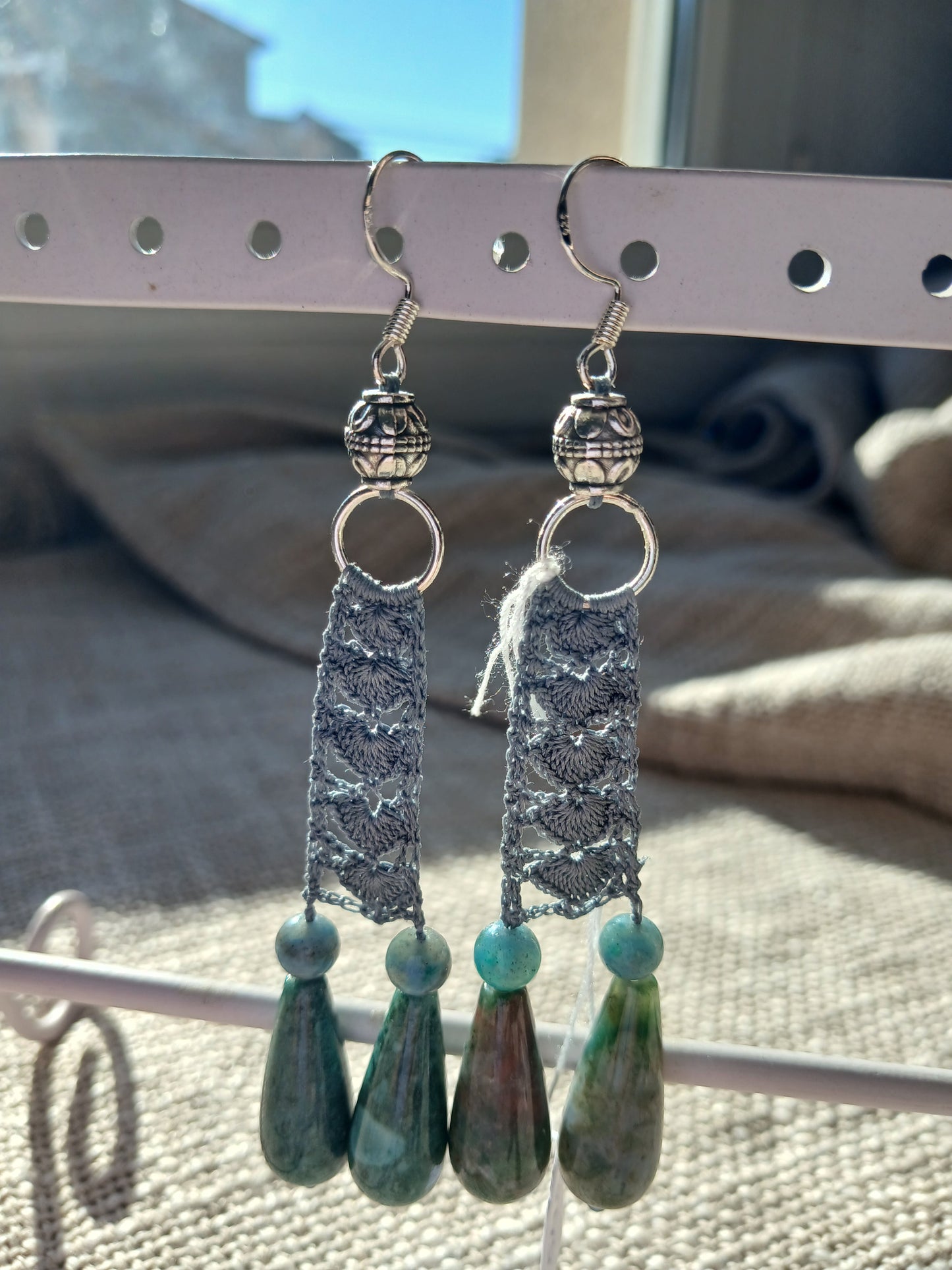 Boucles d'oreilles Crochet Gris Ardoise – Perles d'Agate Indienne & Argent 925