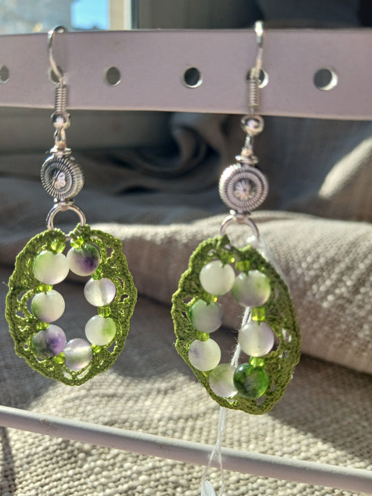 Boucles d'oreilles Crochet Vert Olive – Perles de Jade Violet & Vert