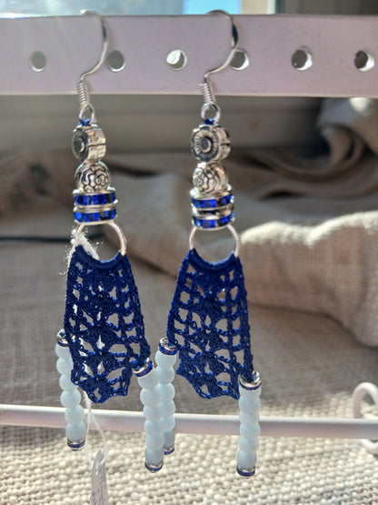 Boucles d'oreilles Crochet Bleu Marine – Perles d'Angélite Bleu Pâle & Strass