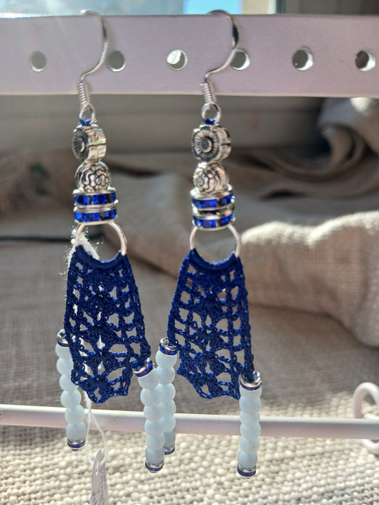 Boucles d'oreilles Crochet Bleu Marine – Perles d'Angélite Bleu Pâle & Strass