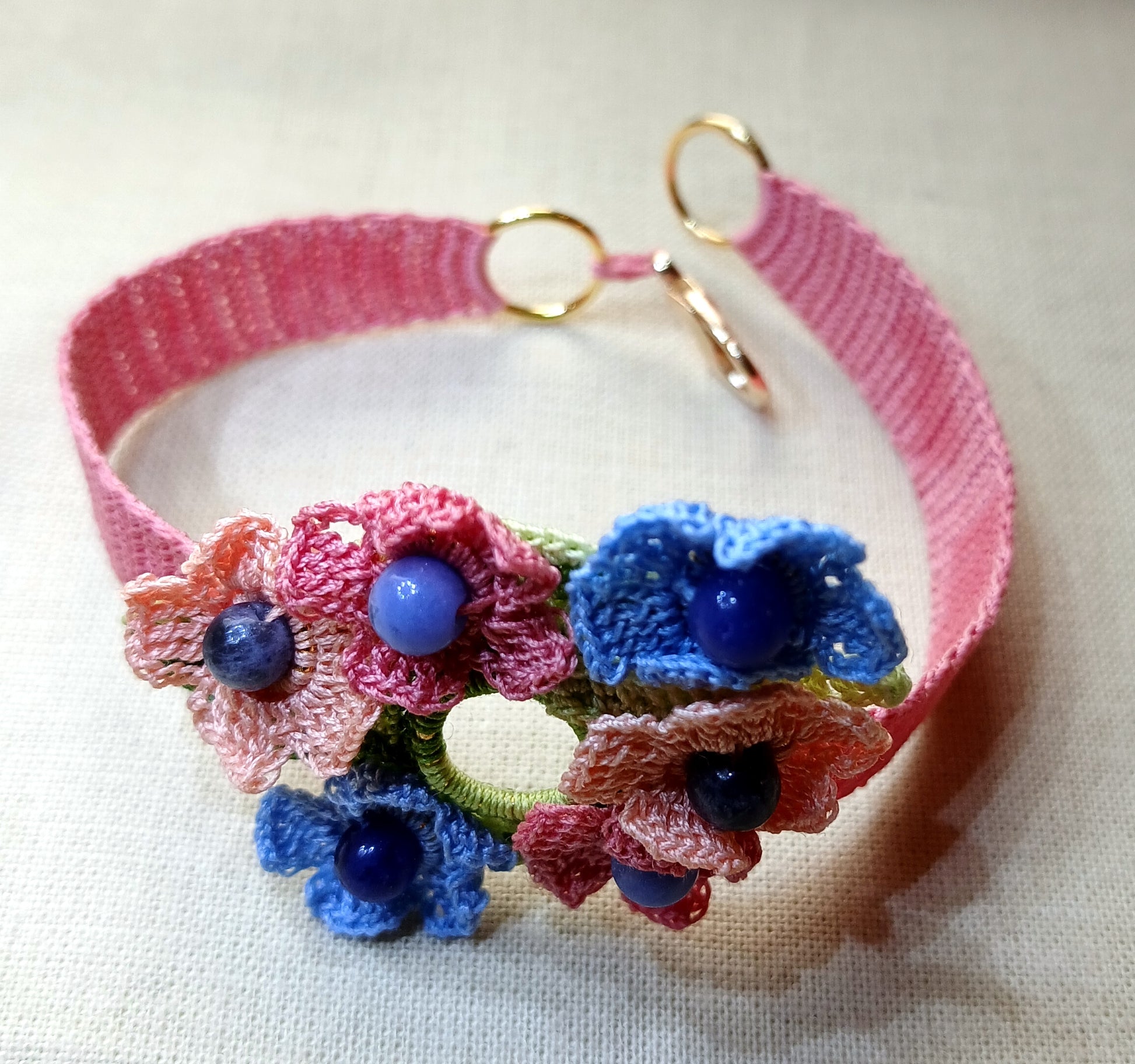 Bracelet Hélène Myosotis perles de sodalite fait main France crochet artisanal