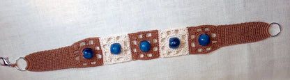 Bracelet Nancy Ann beige et brun perles apatite bleue fait main France crochet artisanal