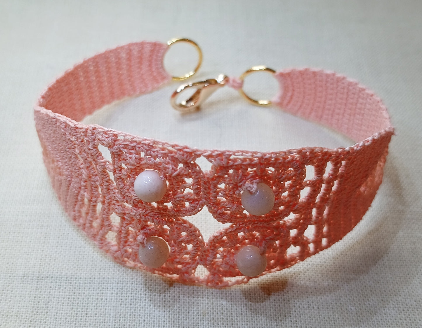 Bracelet Rose perles de pierre de lune rose fait main rance crochet artisanal