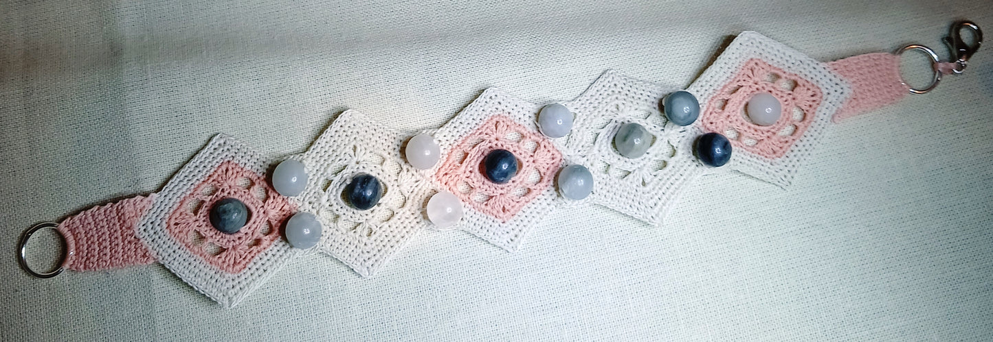 Bracelet Corine beige clair et rose perles de jade vert gazon