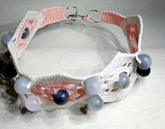 Bracelet Corine beige clair et rose perles de jade vert gazon