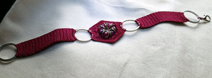 Bracelet grenat perles facétées de rubis  fait main France nneaux laiton plaqué Rhodium crochet artisanal