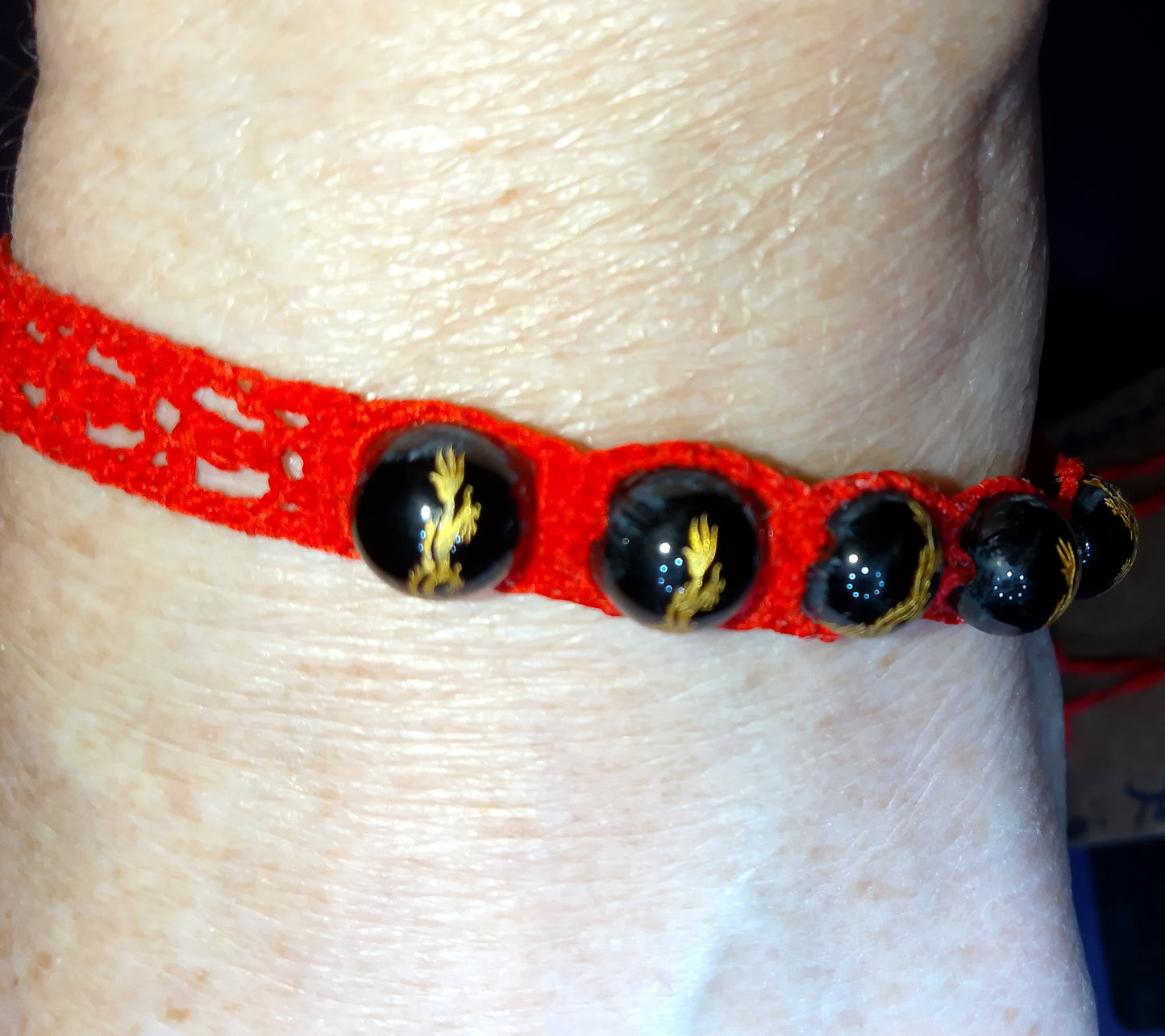 Ensemble bracelet et boucles d'oreilles rouge Bernadette perles onyx scultées dragon doré