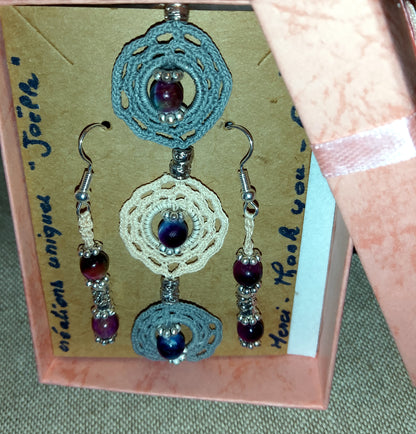 Ensemble bracelet et boucles d'oreilles fait main en France crochet artisanal perles oeil de tigre multicolores