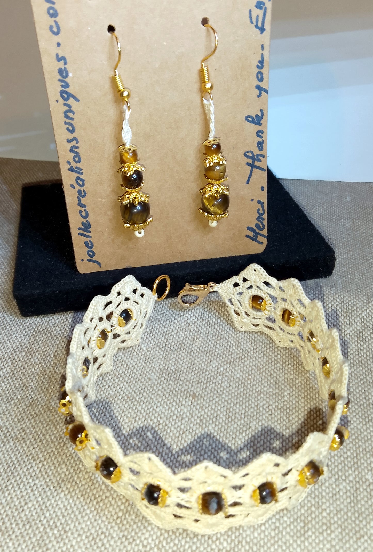 Ensemble bracelet et boucles d'oreilles beige faits main en France  perles oeil de tigre brunes  crochet artisanal