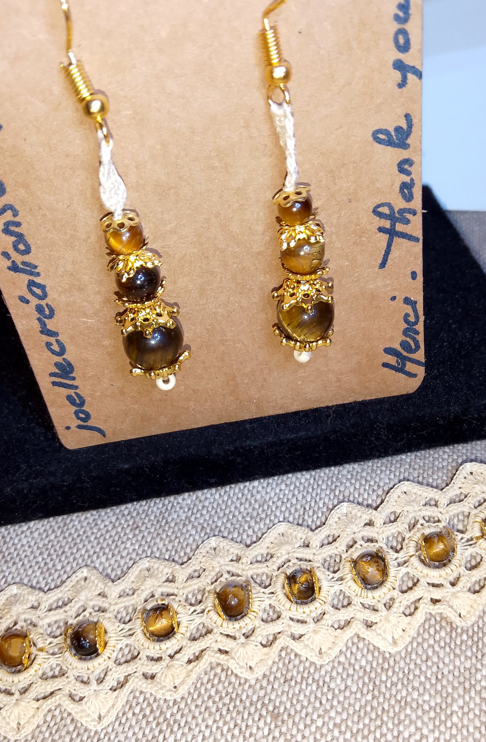 Ensemble bracelet et boucles d'oreilles beige fait main en France, crochet artisanal