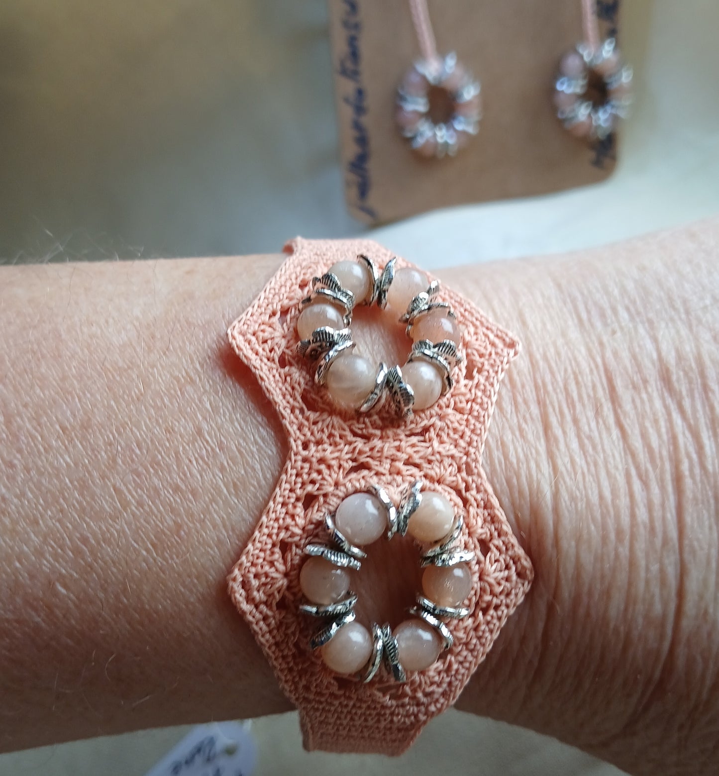 Ensemble rose Ursula bracelet et boucles d'oreilles perles de lune roses