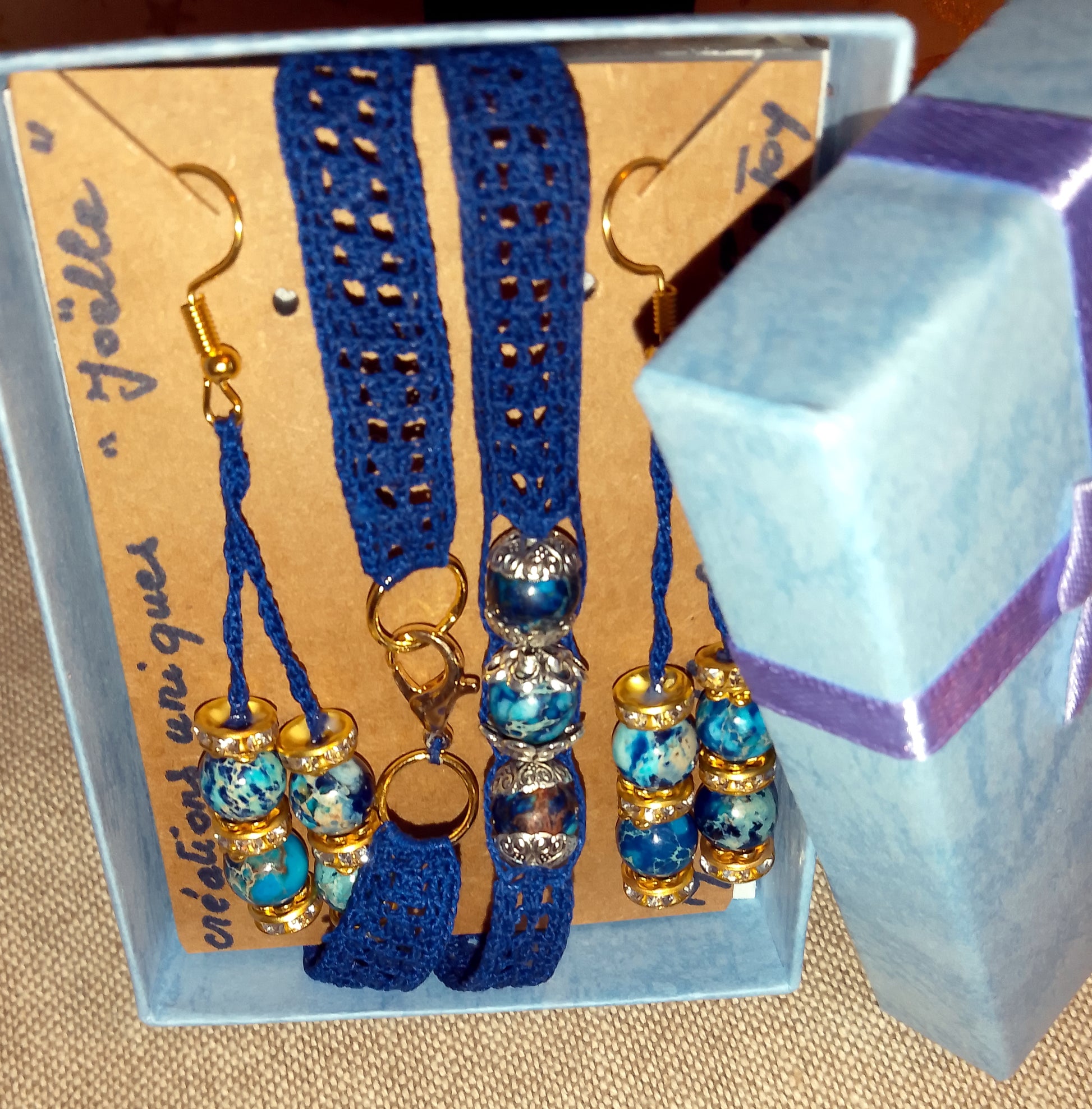 Ensemble double bracelet ou tour de cou bleu perles de jaspe impérial bleues fait main en France crochet artisanal