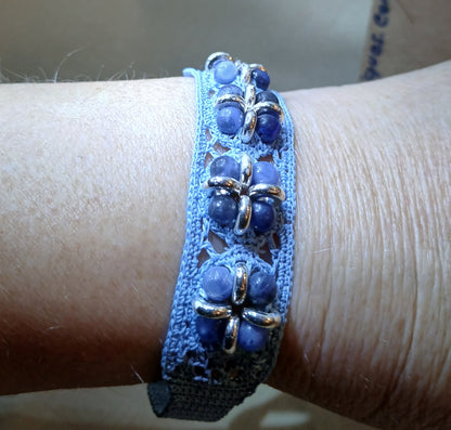 Ensembe Aglaé brclet et bouces d'oreilles perles de Sodalite fait main France crochet artisanal