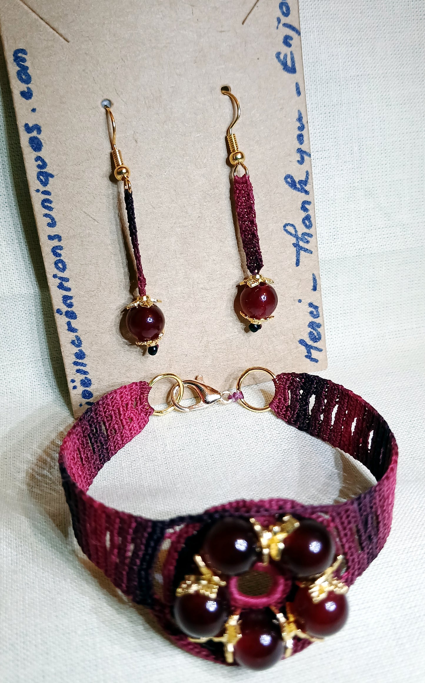 Ensemble bracelet et boucles d'oreilles Roze dégradé de rouge perles de grenat fait main France crochet artisanal