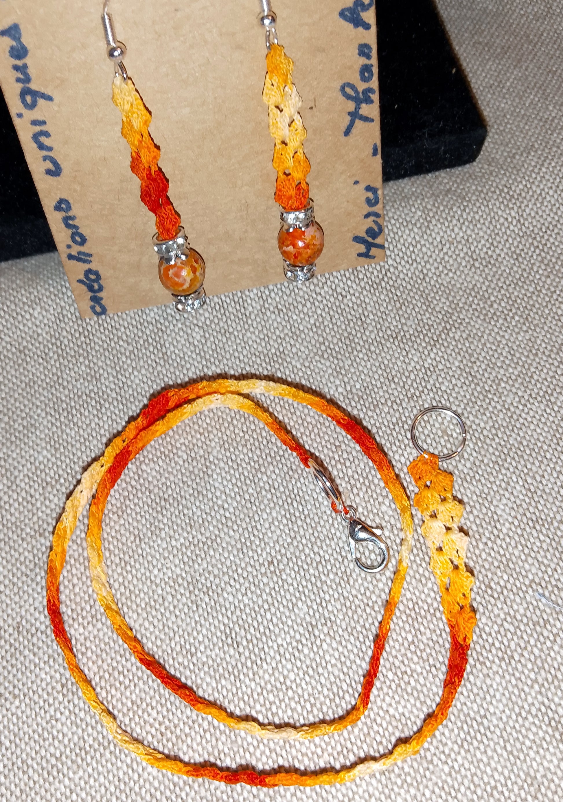 ensemble double bracelet ou tour de cou et boucles d'oreilles oranges perles de jaspe orange fait main en France crochet artisanal