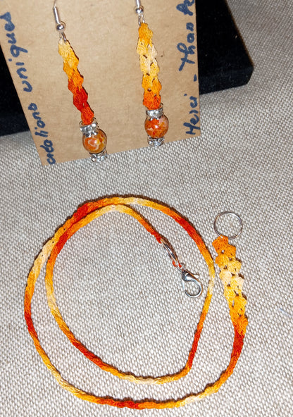 ensemble double bracelet ou tour de cou et boucles d'oreilles oranges perles de jaspe orange fait main en France crochet artisanal