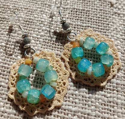 Boucles d'oreilles crochet coton beige avec perles d'agate veine de dragon et perles Heishi