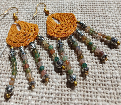 Boucles d'oreilles crochet coton brun doré — Agate indienne — 4 rangées de perles