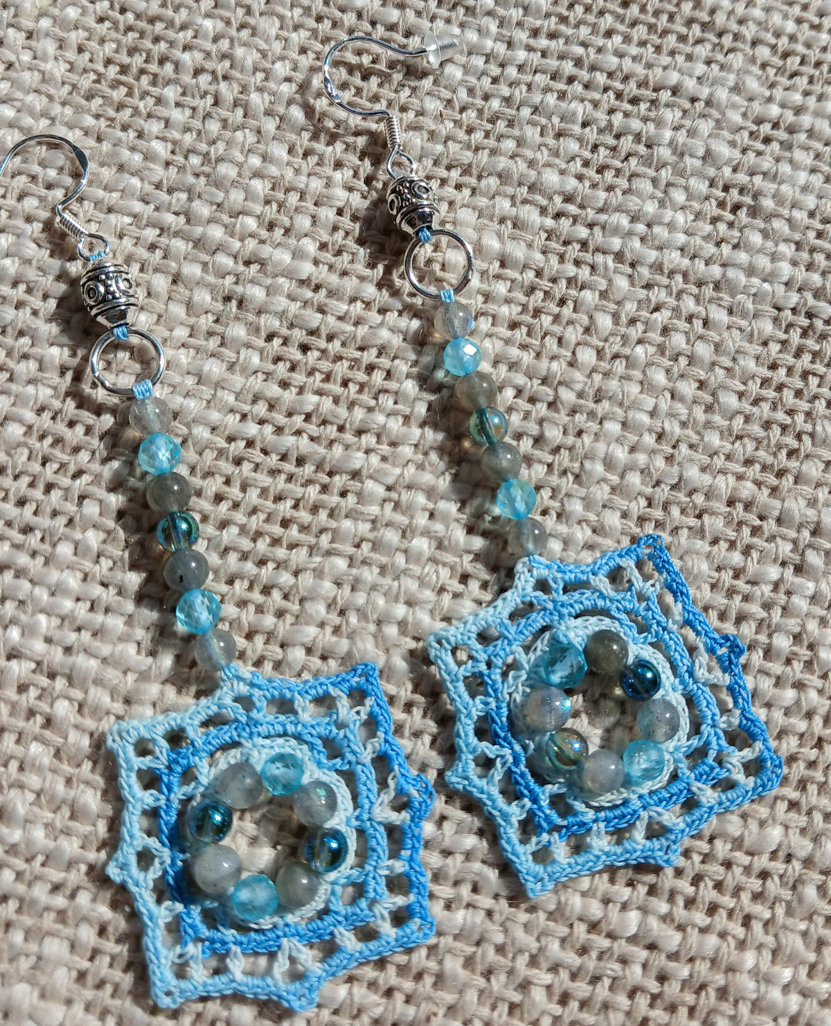 Boucles d'oreilles Topaze bleue, Aqua Aura & Labradorite