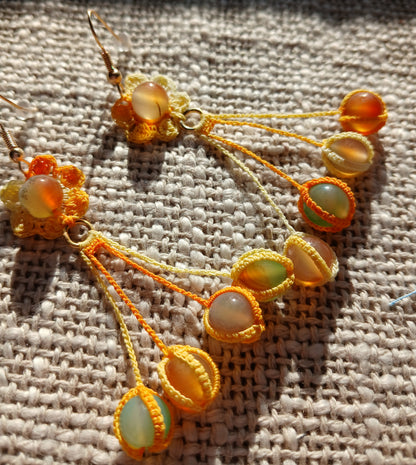 Boucles d'oreilles crochet fleur coton jaune – Agate paon & 4 pendeloques