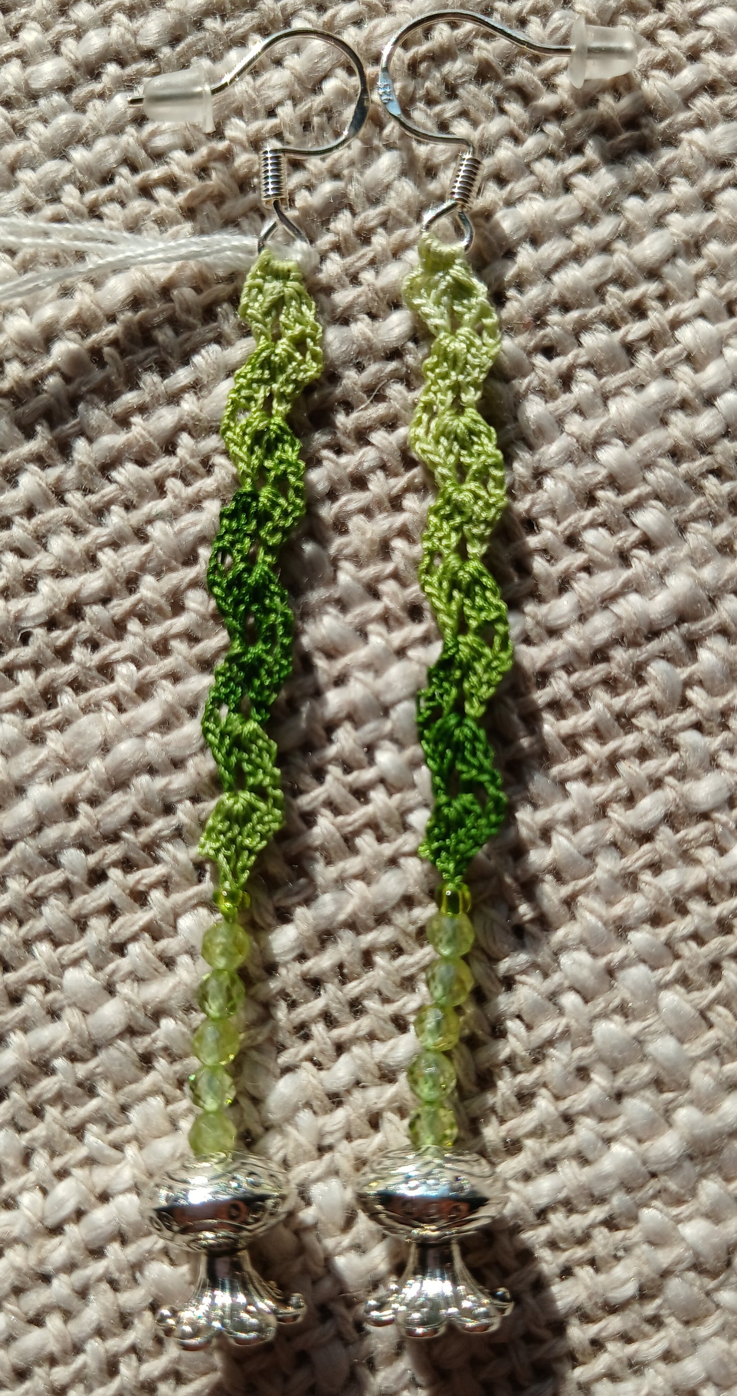 Boucles d'oreilles crochet coton dégradé vert — Péridot — Argent 925