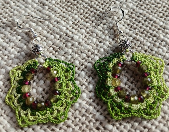 Boucles d'oreilles Grenats verts & violets