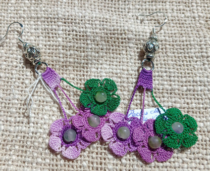 Boucles d'oreilles crochet fleurs bicolore violet & vert — Jade violet — Argent 925