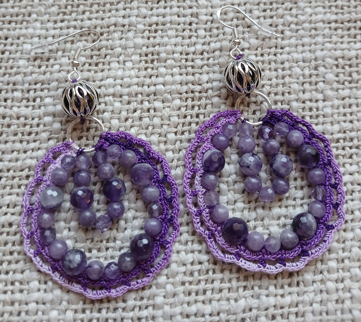 Boucles d'oreilles Améthyste chevron, Améthyste & Lépidolite · Dégradé violet