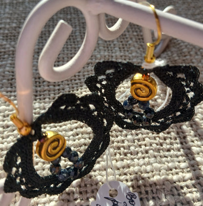 Boucles d'oreilles Crochet Noir & Spirale Dorée