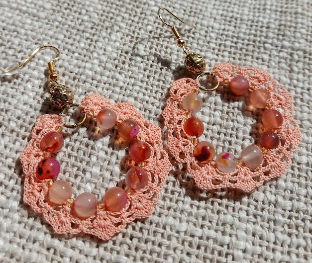 Boucles d'oreilles crochet coton orangé et perles de Tourmaline naturelles, faites main