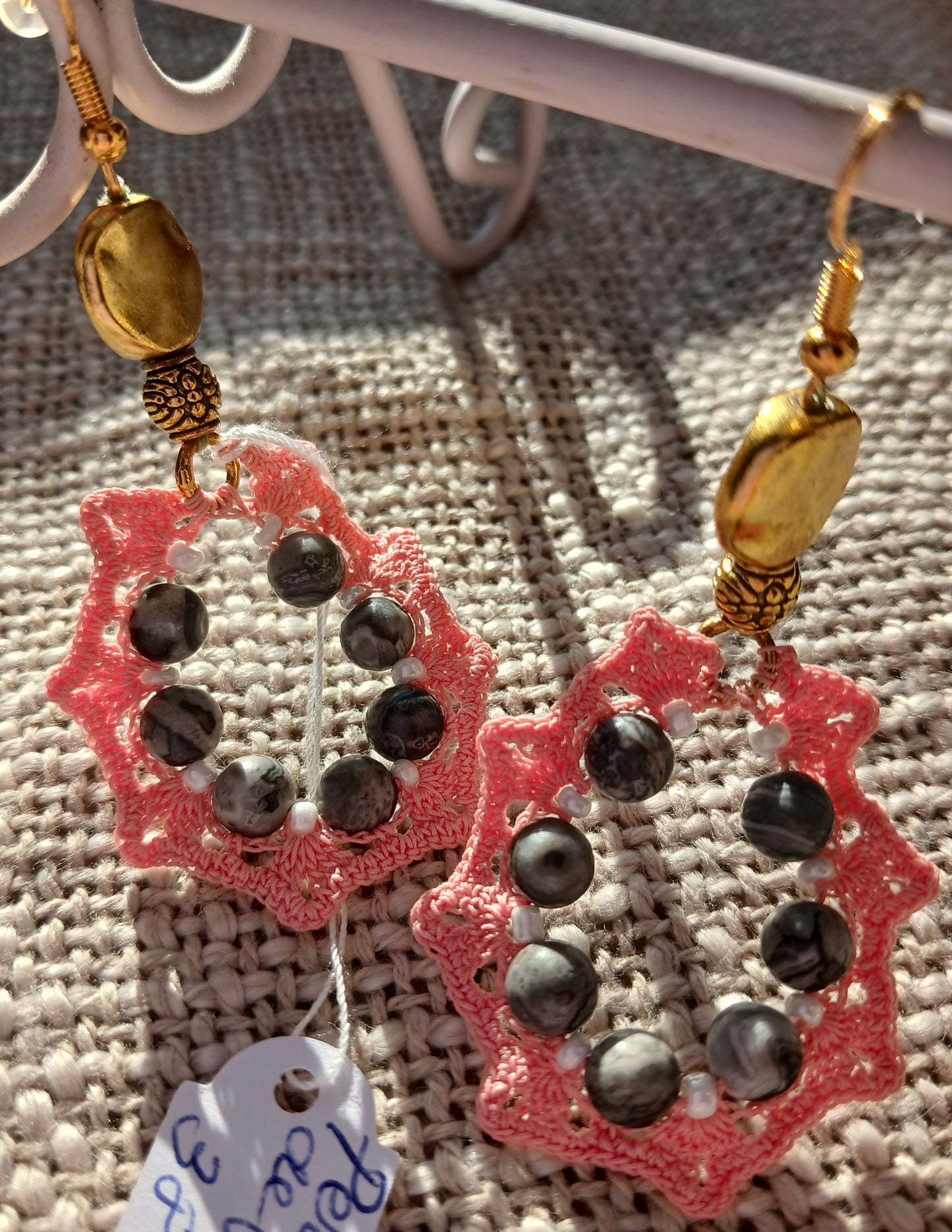 Boucles d'oreilles Crochet Rose Foncé – Perles de Jaspe Picasso