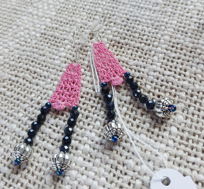 Boucles d'oreilles crochet coton rose soutenu — Saphir facetté — Argent 925