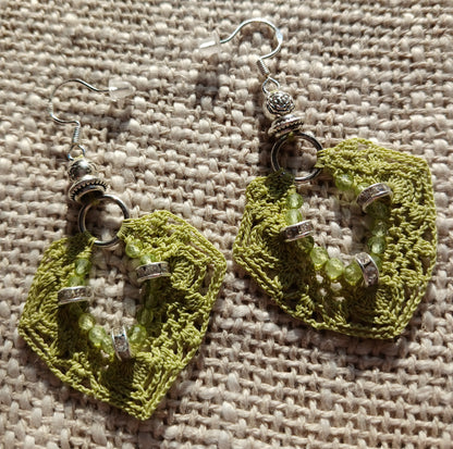 Boucles d'oreilles crochet vert clair & péridot facetté