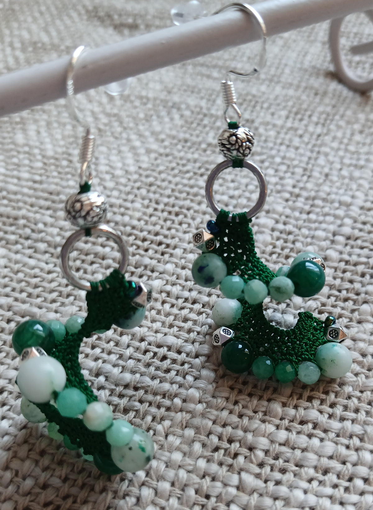 Boucles d'oreilles Jaspe kiwi, Agate veine de dragon & Émeraude