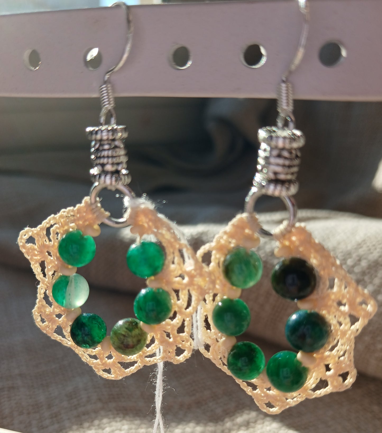 Boucles d'oreilles Crochet Beige – Perles d'Émeraude