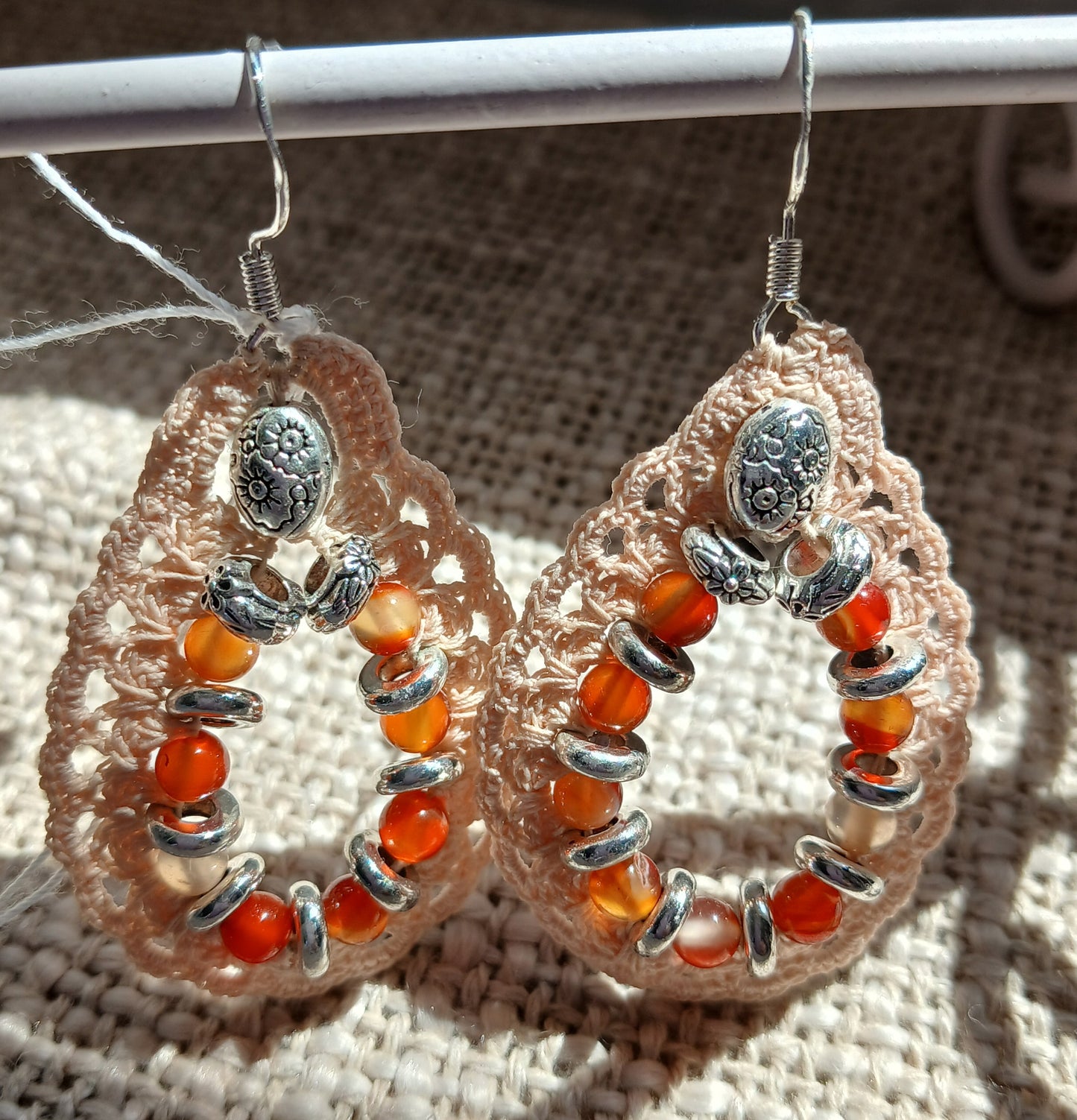Boucles d'oreilles Crochet Beige Pêche – Perles de Coraline & Argenté