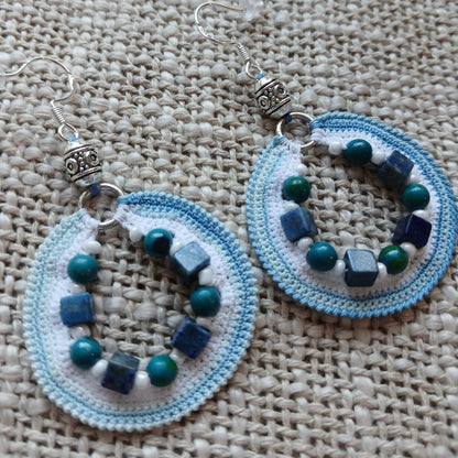 Boucles d'oreilles rondes au crochet bleu dégradé avec perles de Lapis Lazuli cubes et perles d'Azurite rondes, crochets argent 925