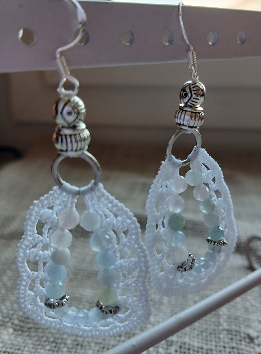 Boucles d'oreilles crochet coton blanc – Morganite & Aigue-marine facettées