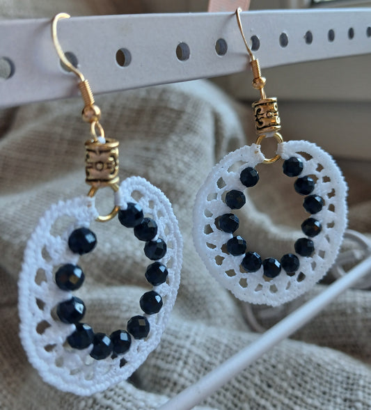 Boucles d'oreilles point d'écrevisse — Tourmaline Noire & Coton Blanc