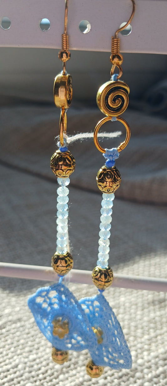 Boucles d'oreilles Crochet Bleu Ciel – Perles d'Aigue-Marine & Doré