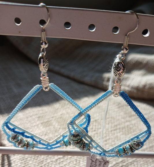 Boucles d'oreilles crochet coton dégradé bleu — Turquoise facettée — Argent