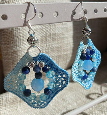 Boucles d'oreilles  Sodalite, Topaze bleue, Aigue-marine & Œil de tigre bleu