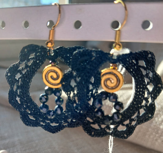 Boucles d'oreilles Crochet Noir & Spirale Dorée
