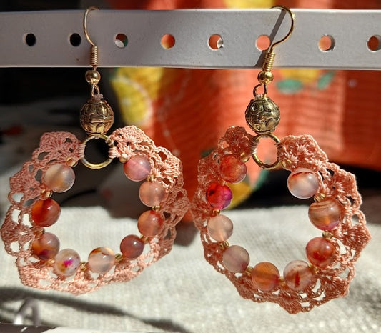 Boucles d'oreilles crochet coton orangé & perles de Tourmaline