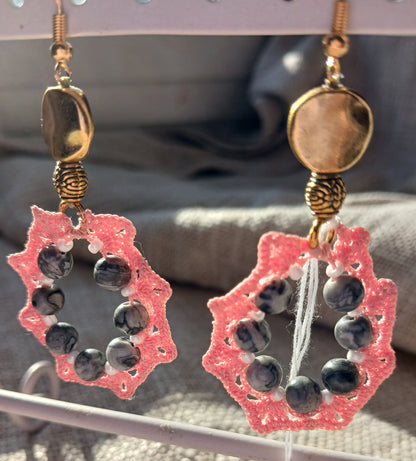 Boucles d'oreilles Crochet Rose Foncé – Perles de Jaspe Picasso