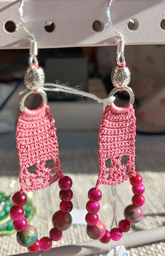 Boucles d'oreilles Œil de Tigre rouge – Crochet coton rose soutenu