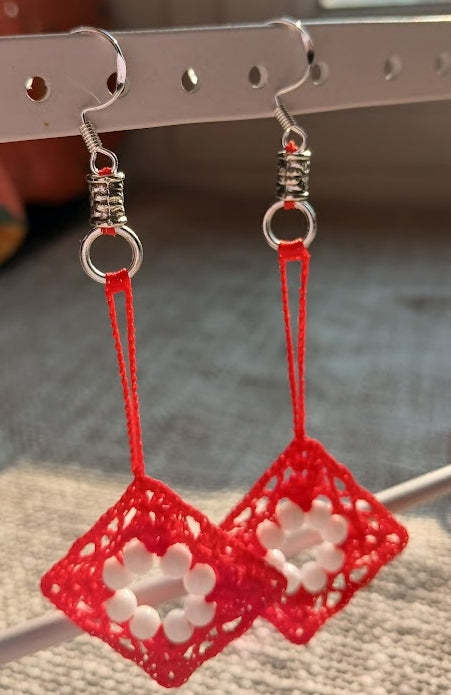 Boucles d'oreilles crochet coton rouge vermillon – Perles d'agate blanche & Argent 925