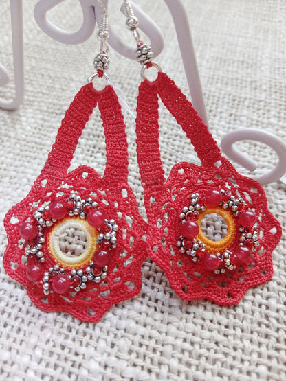 Boucles d'oreilles pendantes — Crochet rouge vermillon, agate rouge & nacre