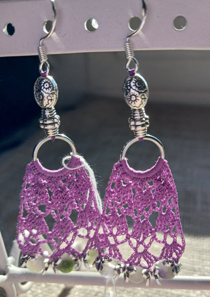 Boucles d'oreilles éventail au crochet coton violet avec perles de jade violet et vert et crochet argent 925