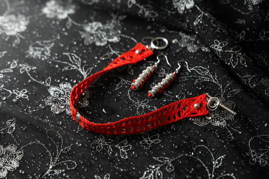 Ensemble Claudine sur tissu floral argenté et noir